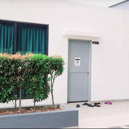 Attractive 3 Bedroom Condo With Pool-D Raudhah Homestay Kajang Exteriör bild