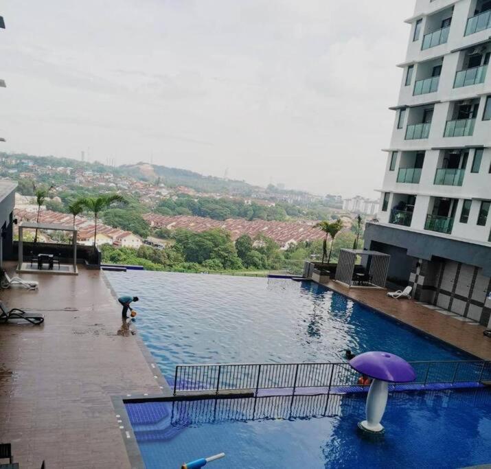Attractive 3 Bedroom Condo With Pool-D Raudhah Homestay Kajang Exteriör bild