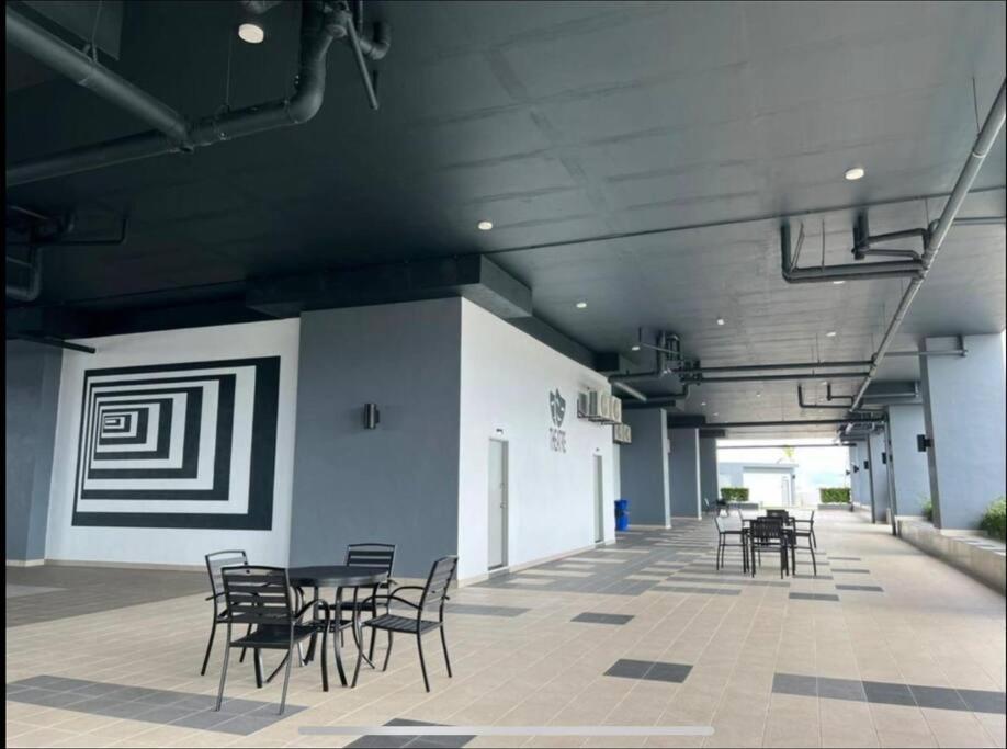 Attractive 3 Bedroom Condo With Pool-D Raudhah Homestay Kajang Exteriör bild