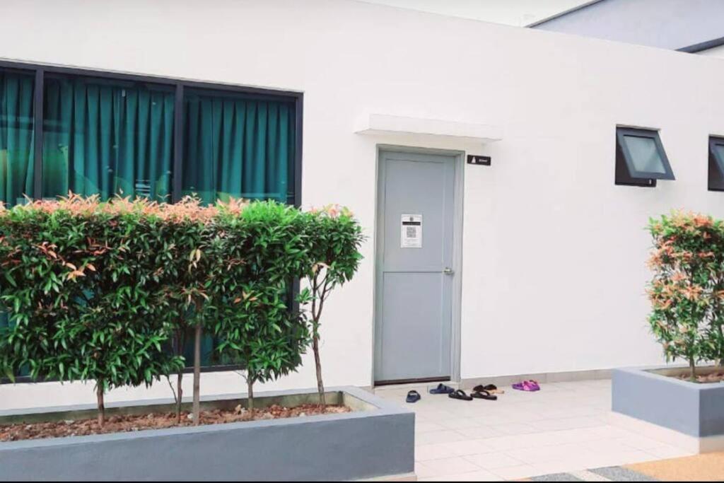 Attractive 3 Bedroom Condo With Pool-D Raudhah Homestay Kajang Exteriör bild