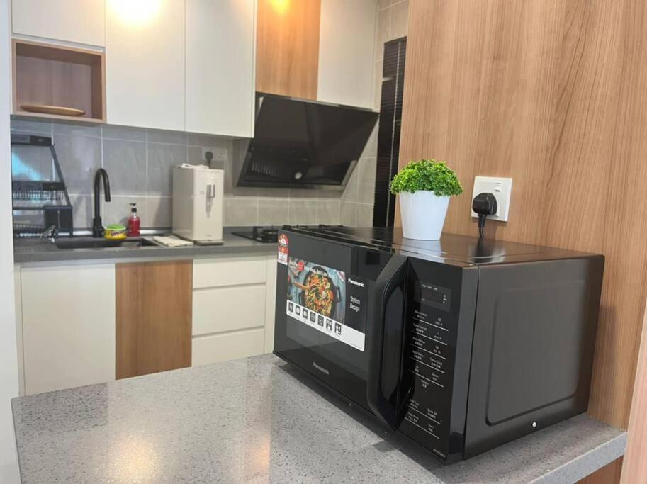 Attractive 3 Bedroom Condo With Pool-D Raudhah Homestay Kajang Exteriör bild